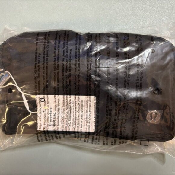 Lululemon everywhere belt bag 1L Black & White Pack of 2 - Picture 9 of 13